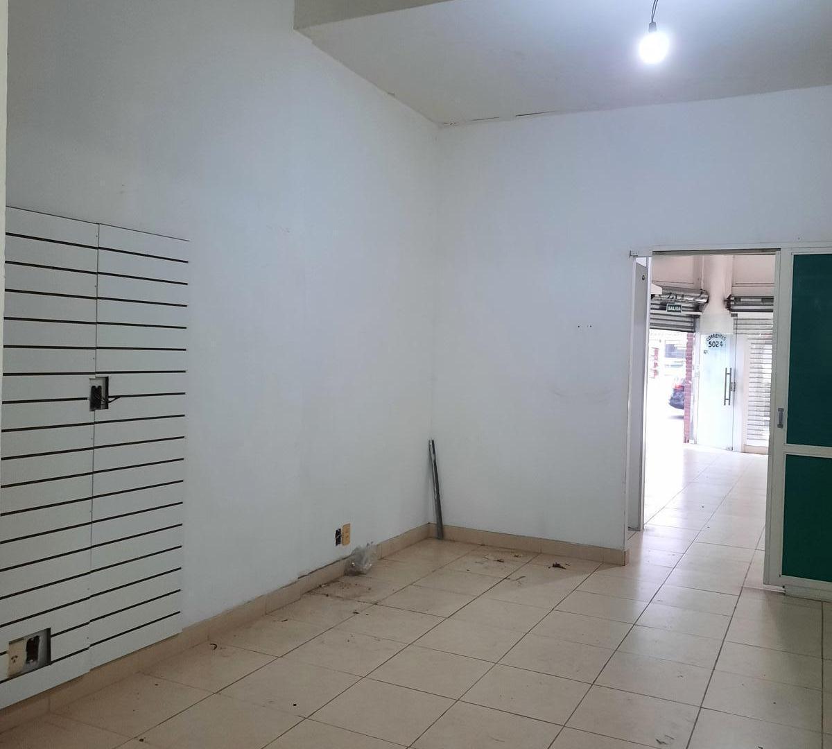 Foto de Local en venta sobre avenida en excelente zona comercial, imagen 2