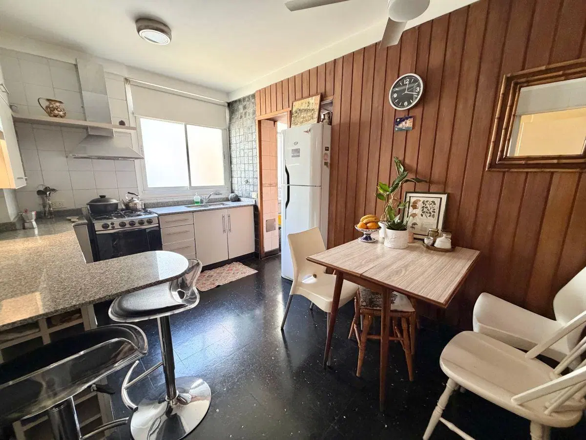 Venta departamento 4 ambientes con balcón en Recoleta 2