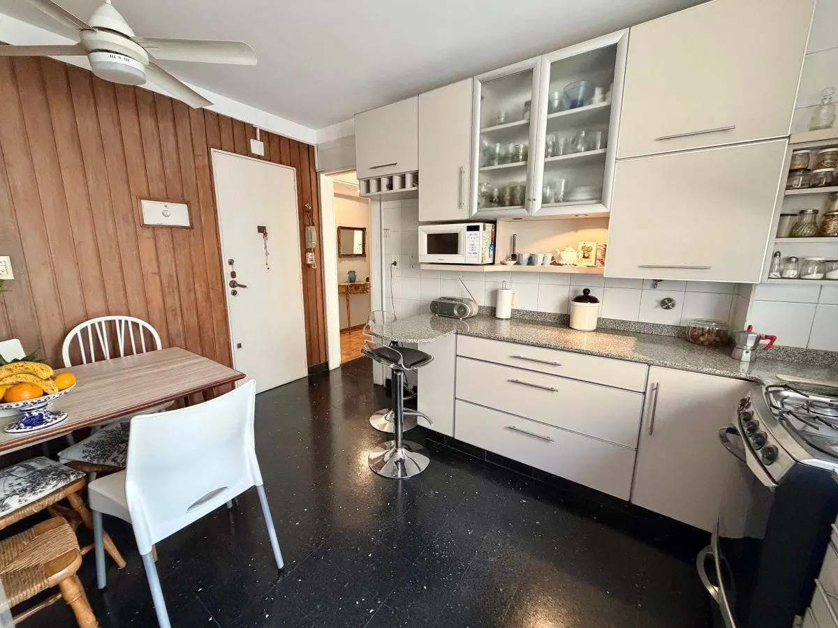 Venta departamento 4 ambientes con balcón en Recoleta 3