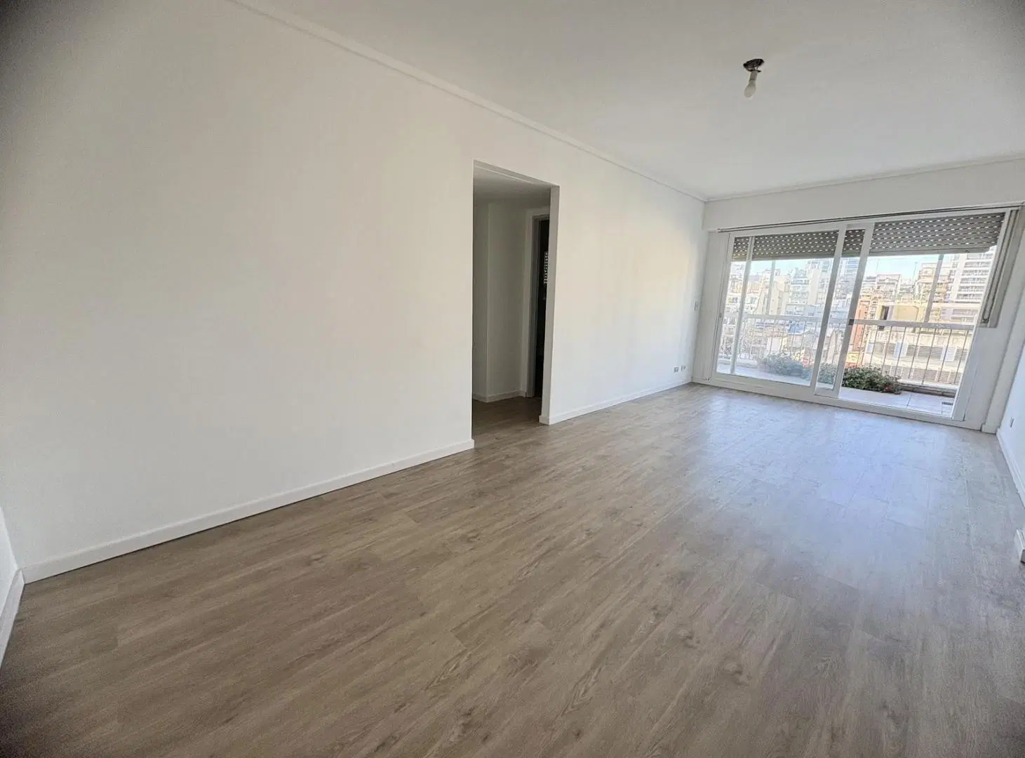 Alquiler departamento tres ambientes con balcon en Belgrano 2