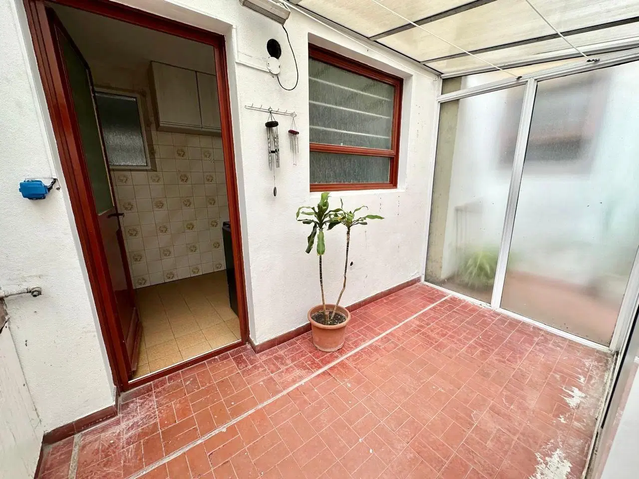 Alquiler departamento semiamoblado con patio y balcón 2