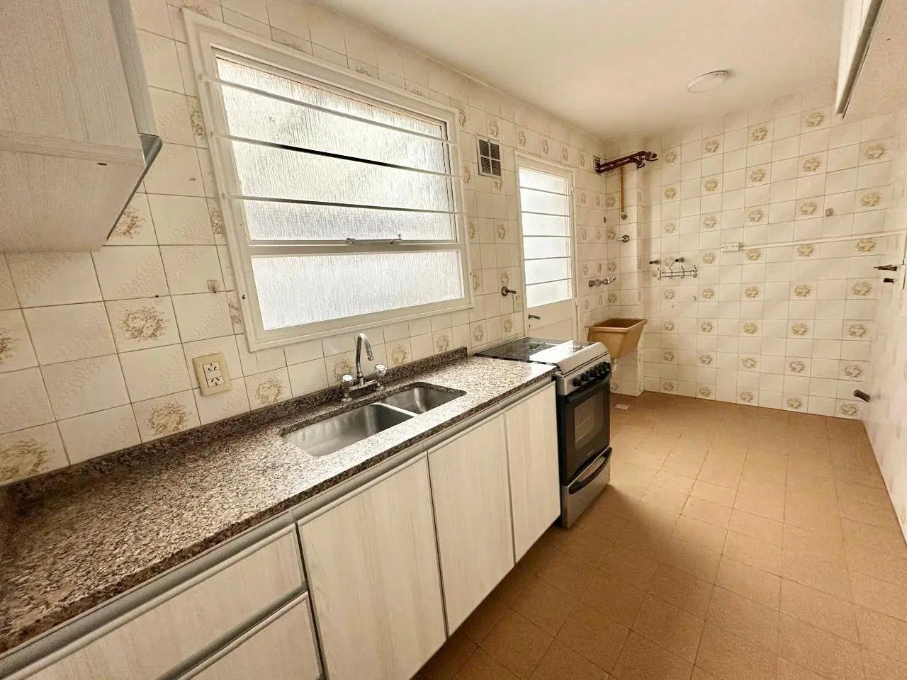 Alquiler departamento semiamoblado con patio y balcón 8