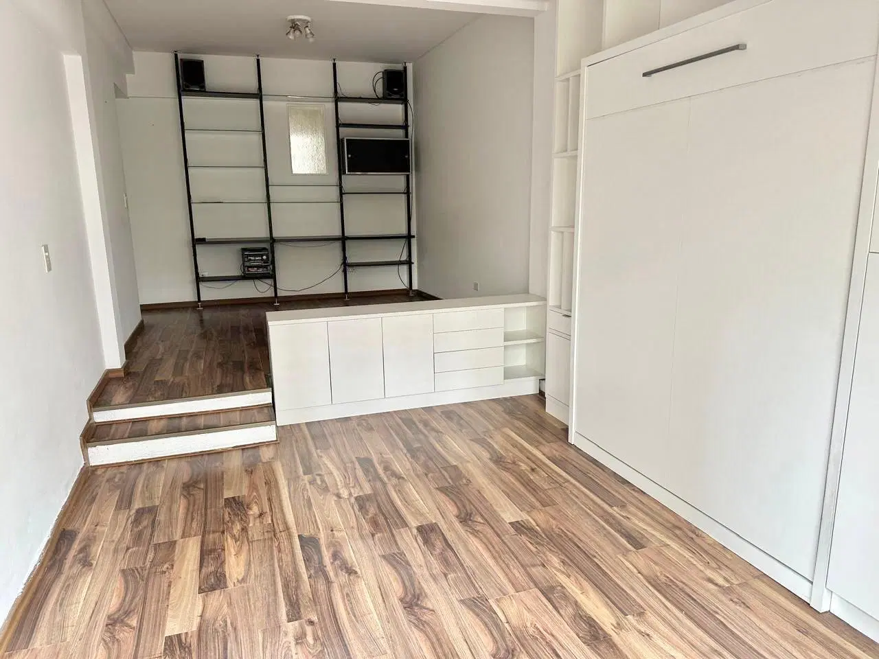 Alquiler departamento semiamoblado con patio y balcón 3