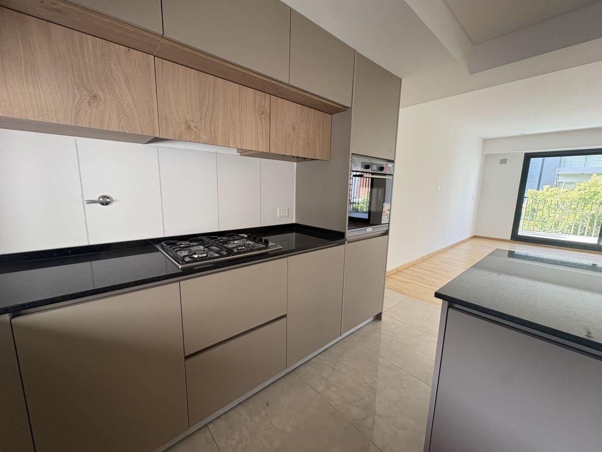 Foto de EXCLUSIVO PISO DE 5 AMBIENTES CON BALCÓN ATERRAZADO Y COCHERA EN LA, imagen 4