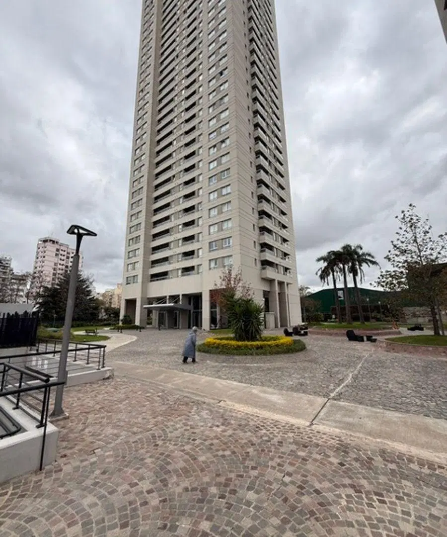 DIVINO DEPTO EN PISO MUY ALTO cochera y baulera 3