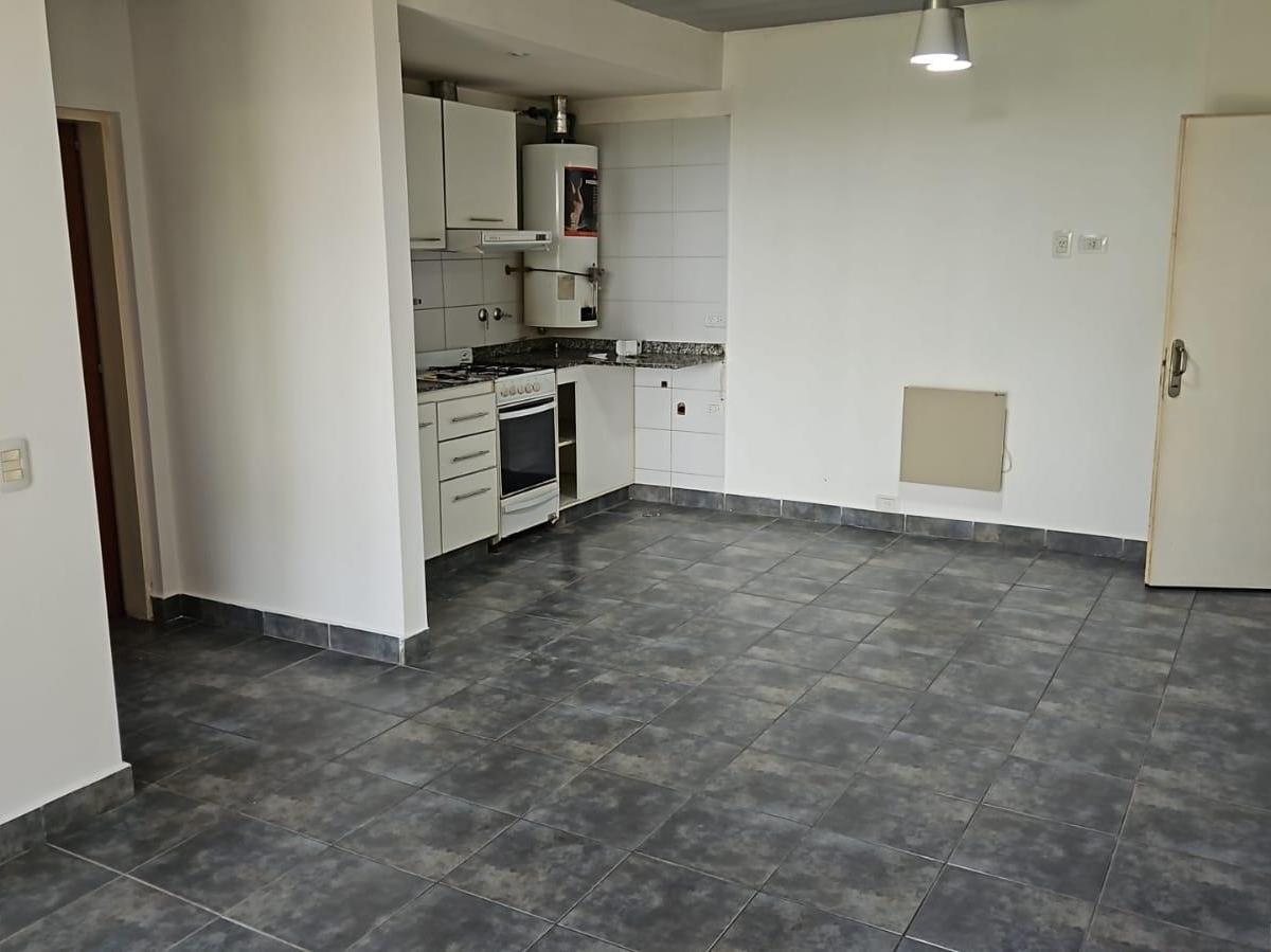APTO CRÉDITO Luminoso 2 ambientes con gran jardín 43 mts y parrilla