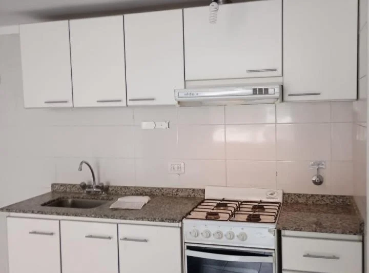 Foto de Hermoso Monoambiente con Jardin y Estacionamiento - APTO CREDITO, imagen 2