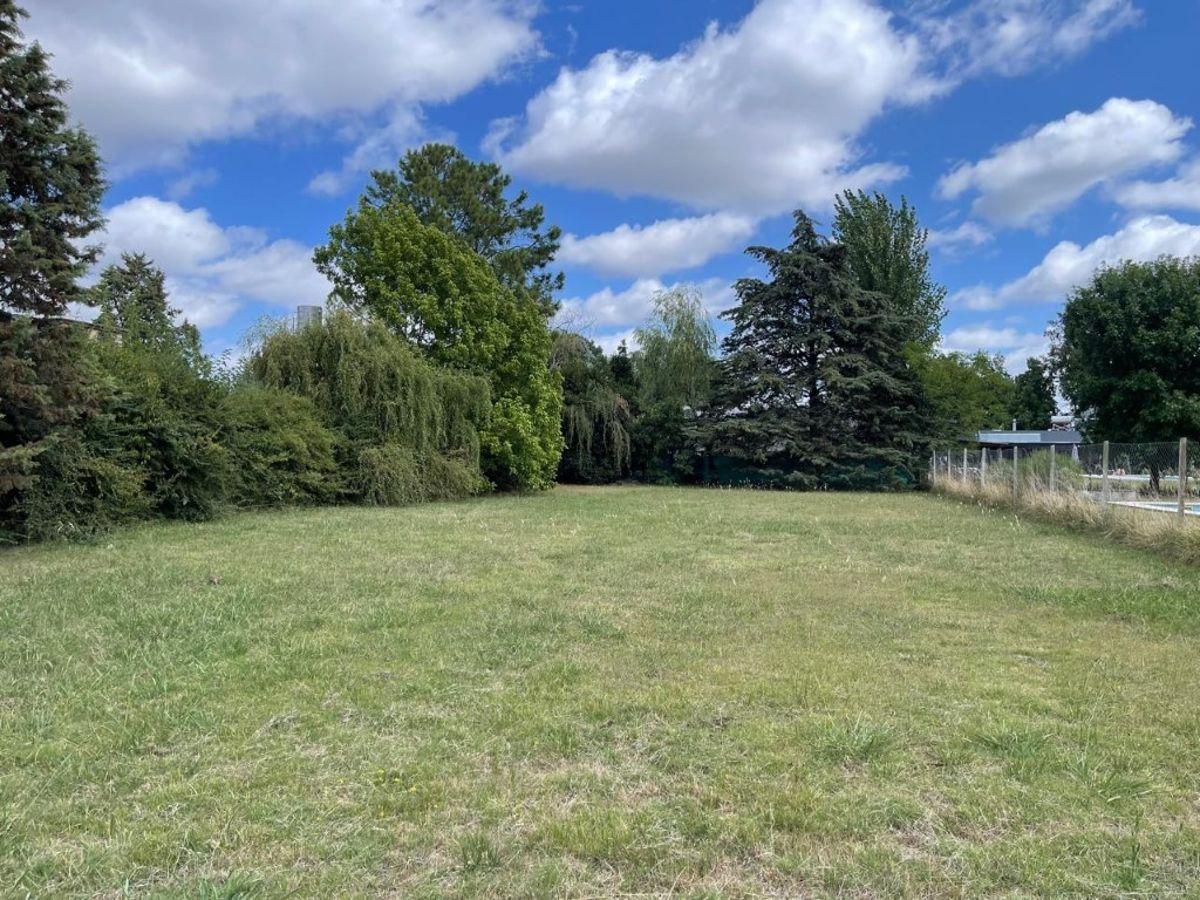 Lote divino en Parque Exaltación arbolado y con alambre perimetral