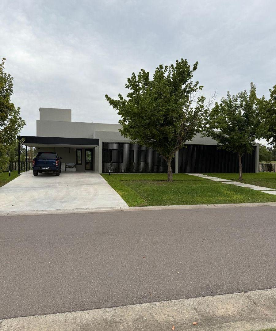 ESPECTACULAR CASA 1 PLANTA 380 MTS TOTALES FONDO AL GOLF LOTE 1273 MTS