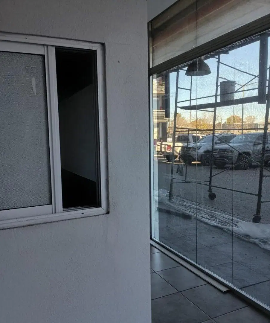 Magnifico Local Comercial en Planta Baja - en Centro Comercial Verdi 57 3