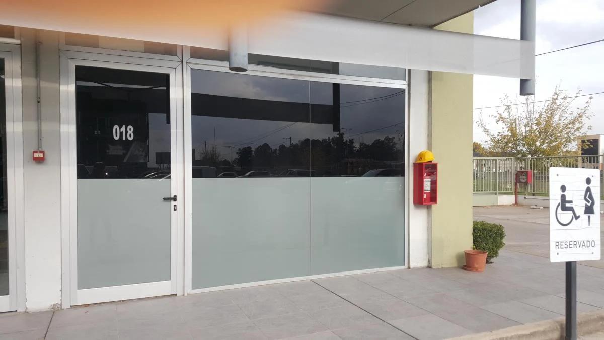 Foto de FINANCIACION - EXCELENTE LOCAL - PILAR - Panam. km. 57 L18, imagen 3
