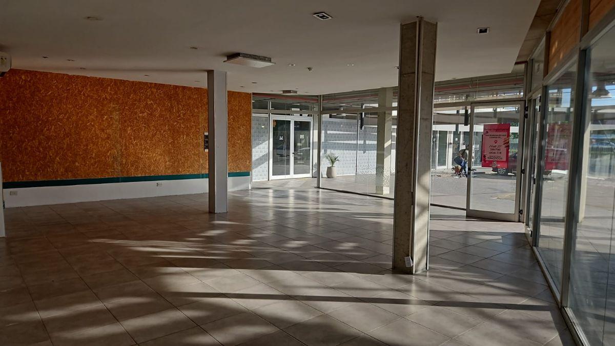 Foto de FINANCIACION - EXCELENTE LOCAL 114 MTS - PILAR - Panam. km. 57, imagen 3