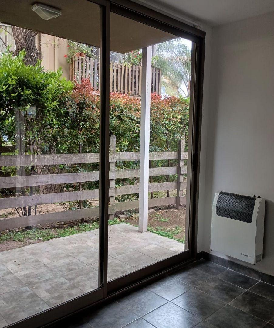 Foto de Magnifico 2 Amb con amplio Jardin 22 Mts con Parrilla y Cochera Cubierta, imagen 4