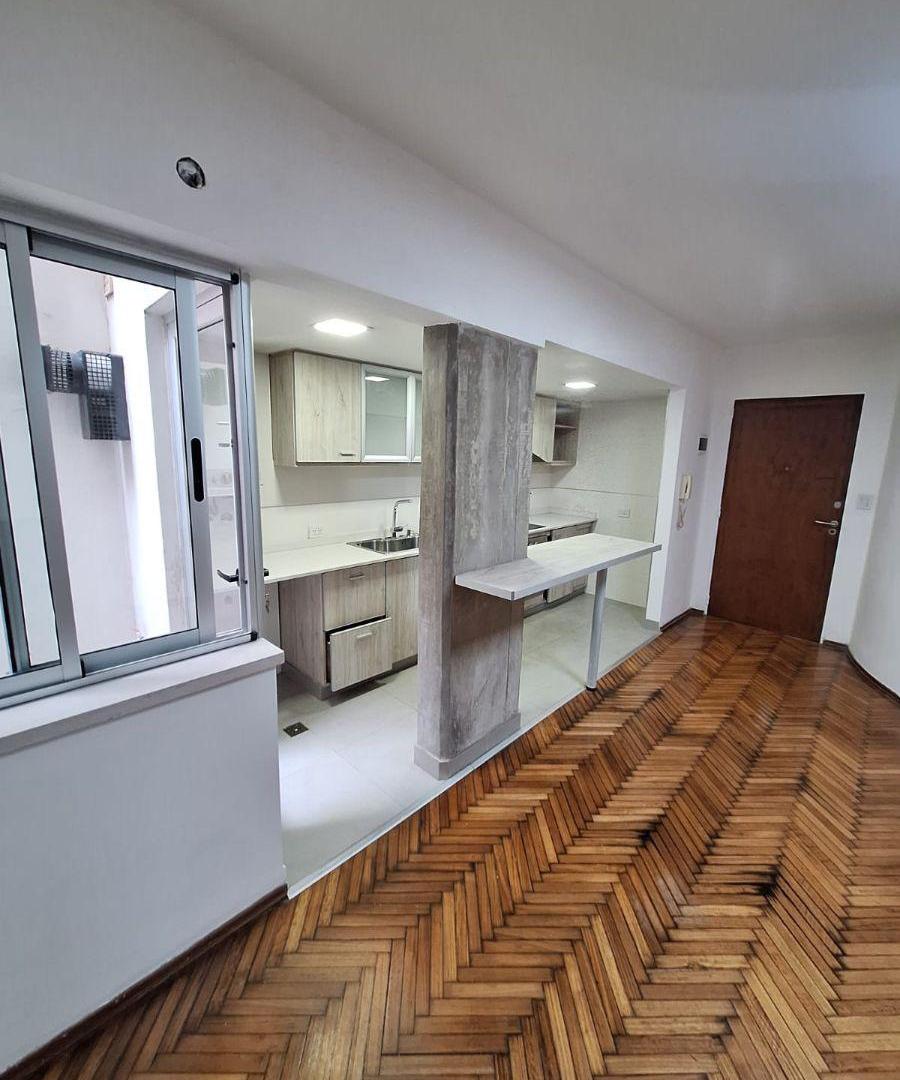 Foto de EXCELENTE 2 AMBIENTES TOTALMENTE RECICLADO CON PATIO PARQUE RIVADAVIA, imagen 3