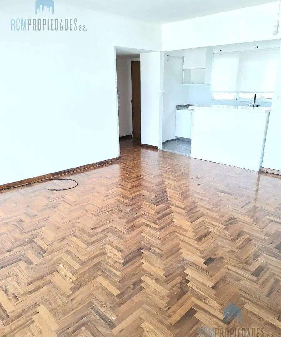 Alquiler de departamento de 3 ambientes en  Flores 5