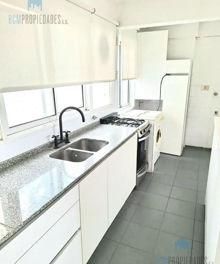 Alquiler de departamento de 3 ambientes en  Flores 3
