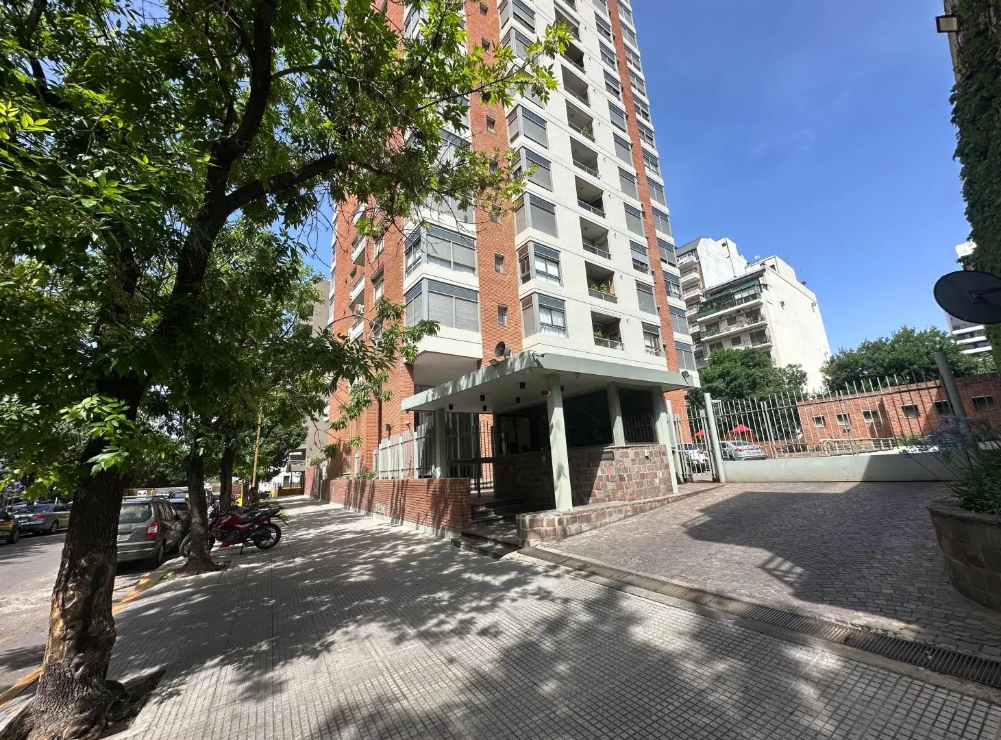 Excelente 3 ambientes con Cochera Fija y Baulera en Torre con amenities 4