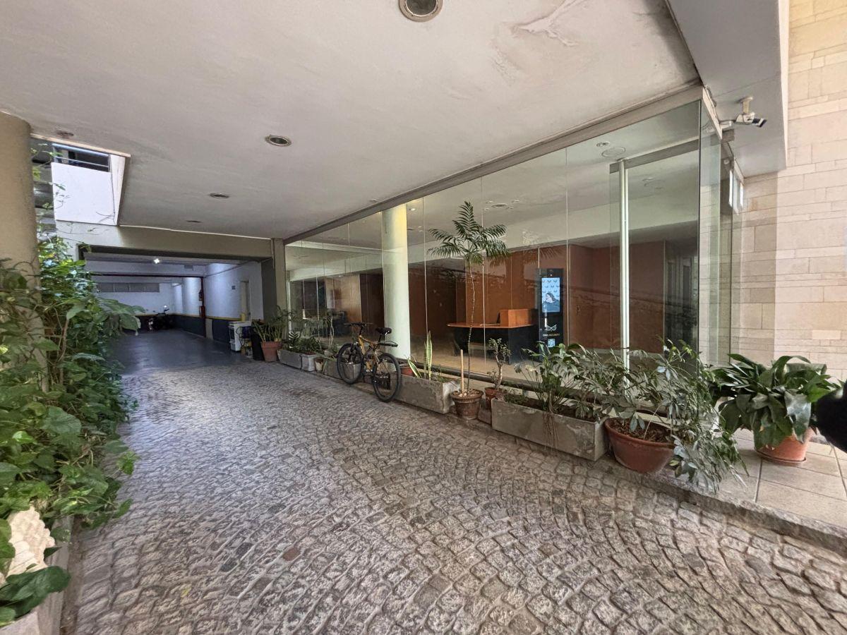 Foto de Luminoso departamento 2 ambientes al frente con cochera fija cubierta, imagen 5