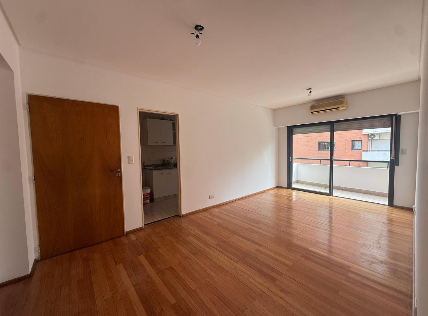 Foto de Alquiler 3 Ambientes Belgrano Cochera Baulera Balcon Vigilancia, imagen 4