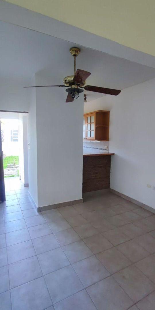 Foto de Casa 2 dormitorios en alquiler - Villa Elisa, La Plata, imagen 2