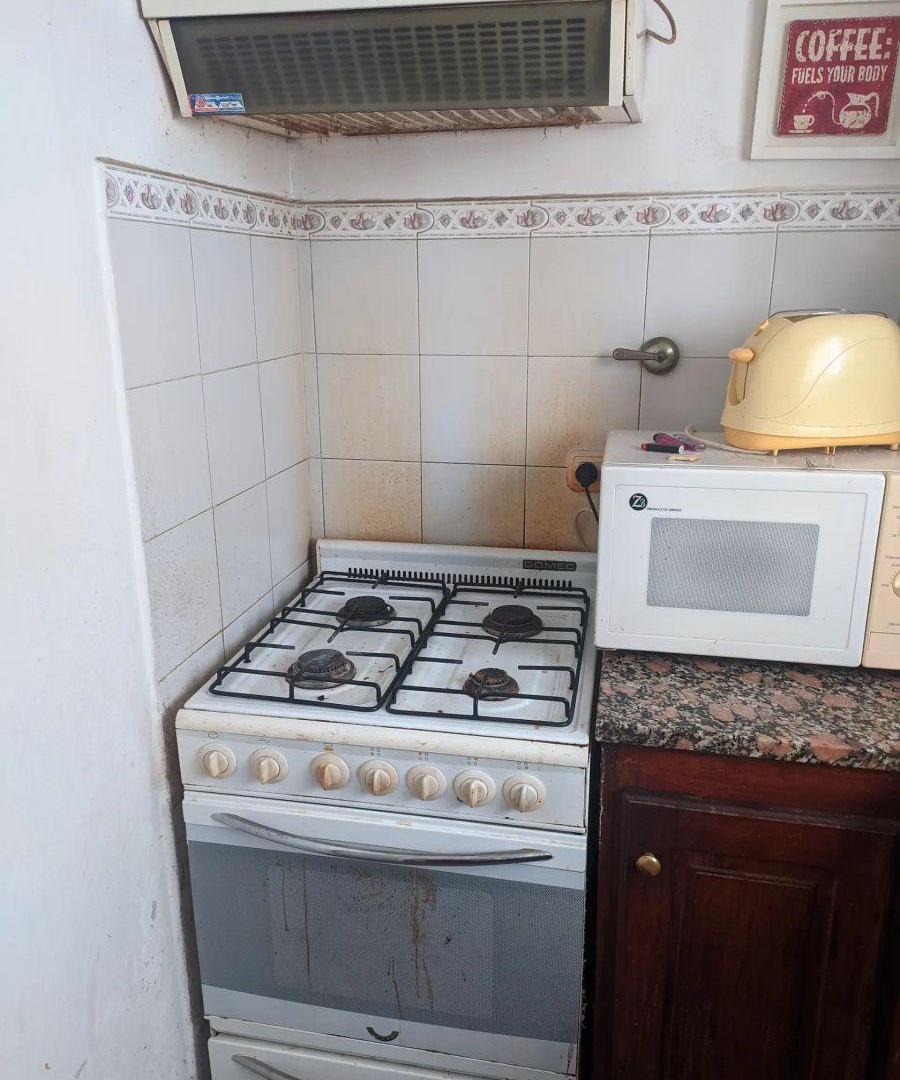 Foto de DEPARTAMENTO 1 DORMITORIO CON PATIO Y COCHERA EN EXCELENTE UBICACIÓN LA, imagen 3