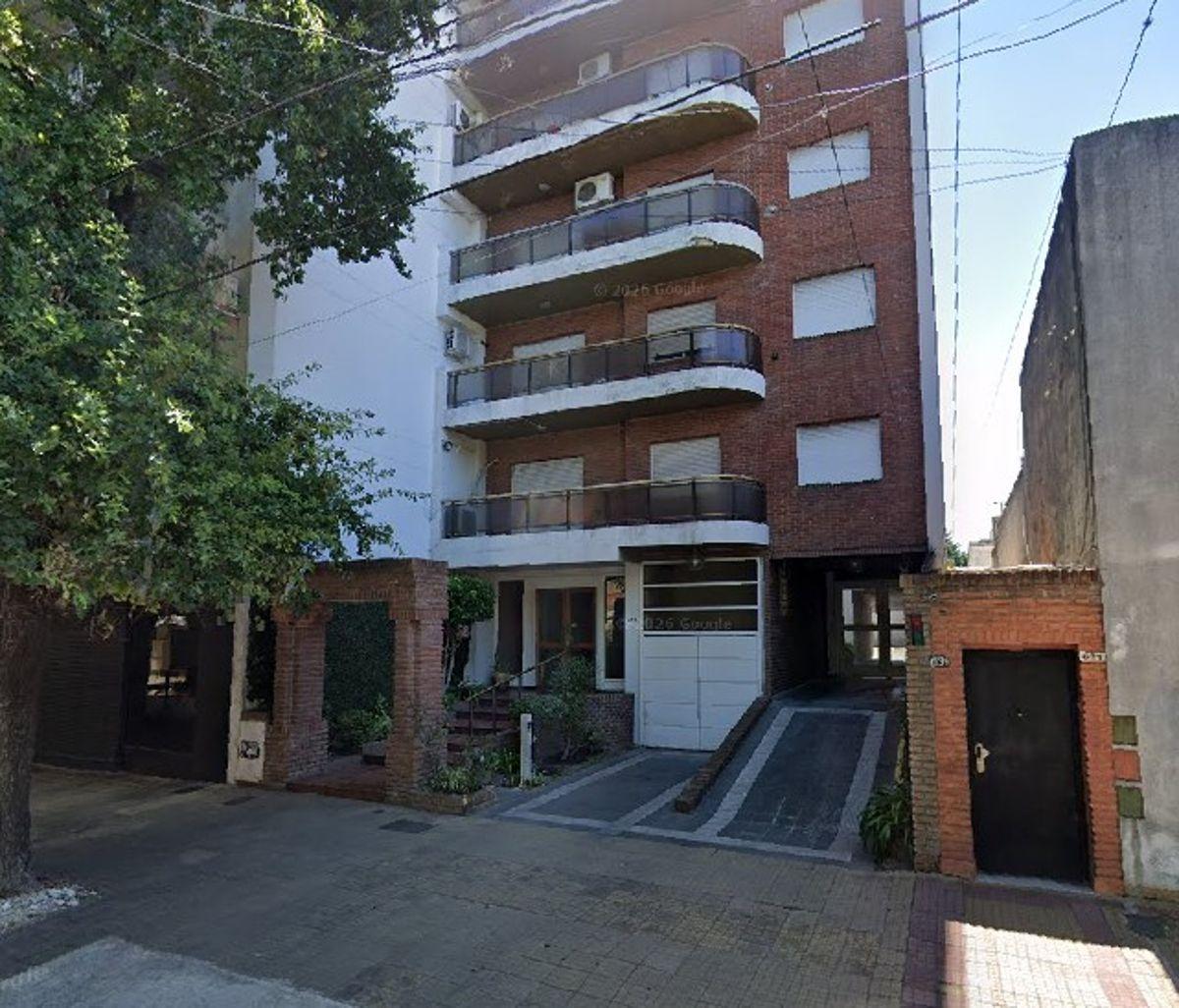 Foto de DEPARTAMENTO 1 DORMITORIO CON PATIO Y COCHERA EN EXCELENTE UBICACIÓN LA, imagen 2