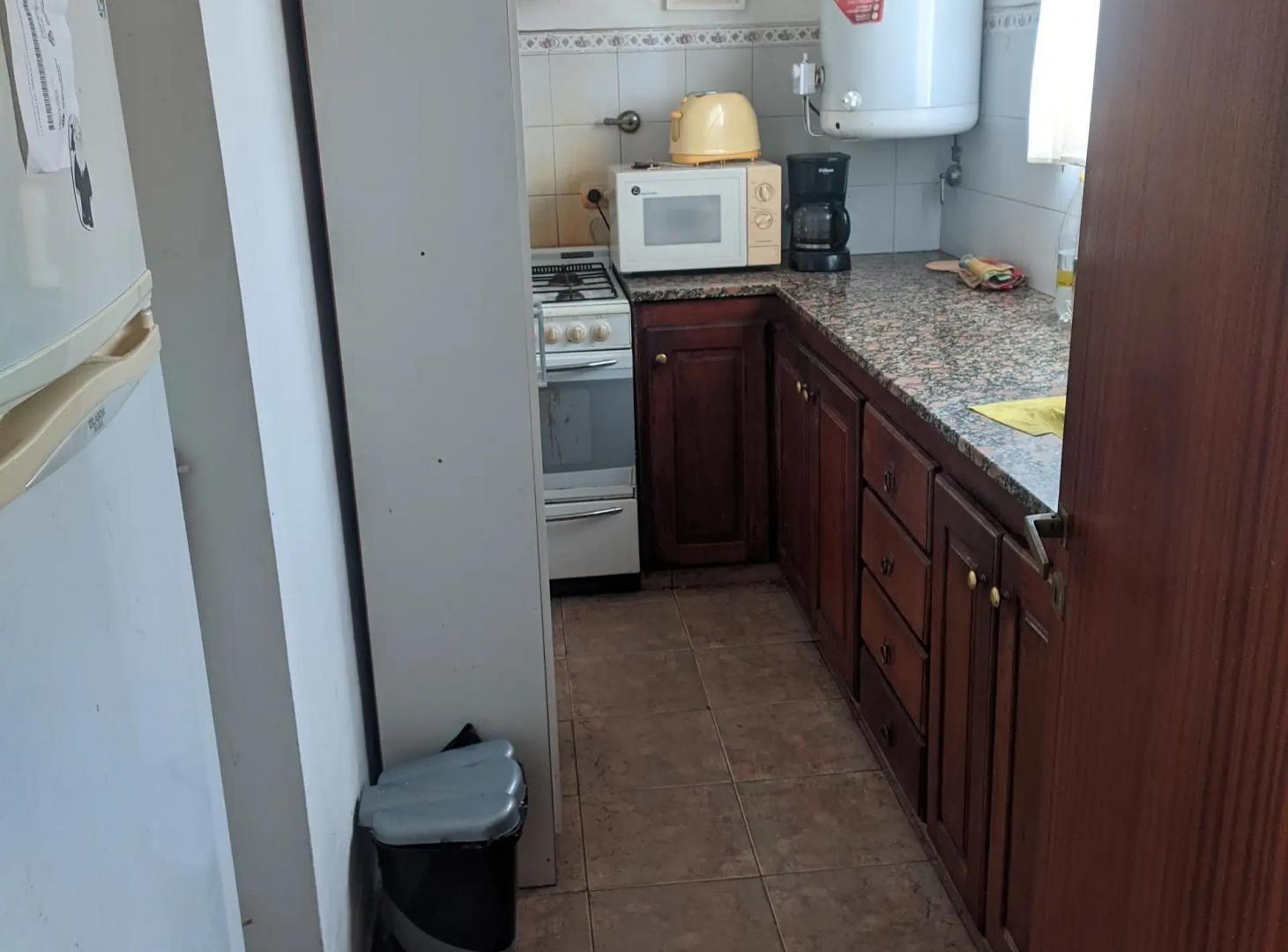 Foto de DEPARTAMENTO 1 DORMITORIO CON PATIO Y COCHERA EN EXCELENTE UBICACIÓN LA, imagen 4