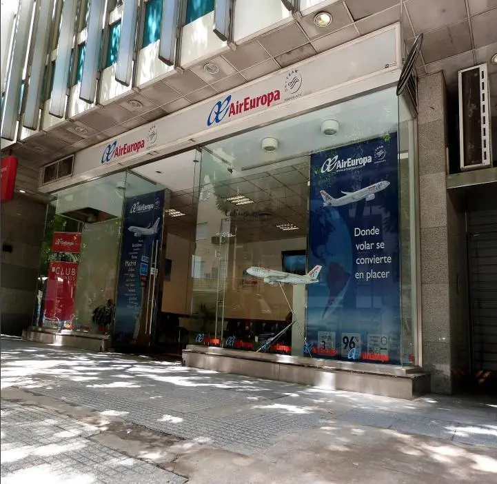Local Avenida Santa Fe y Suipacha 3