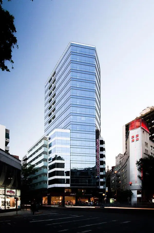 Alquiler/Venta de Excelente Oficina en el Centro 5