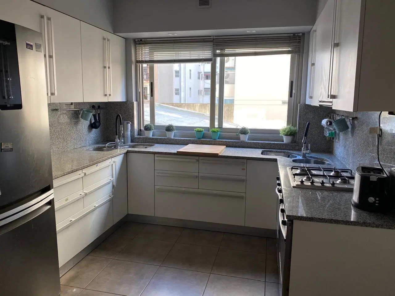 Exelente Departamento 4 Ambientes en Gran Torre en Palermo Chico 2