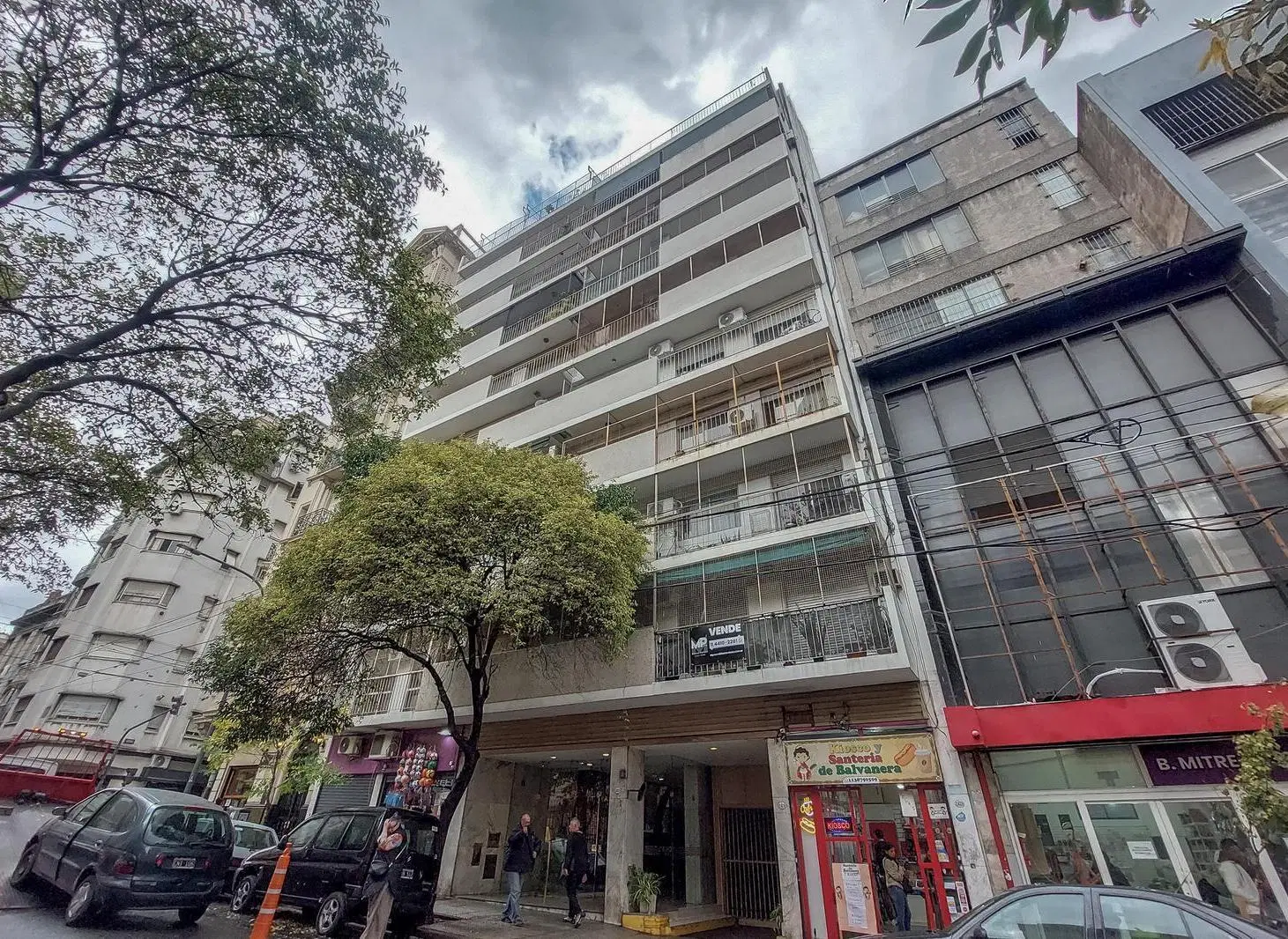 Departamento en Venta 4 ambientes con dependencia con cochera y seguridad 2