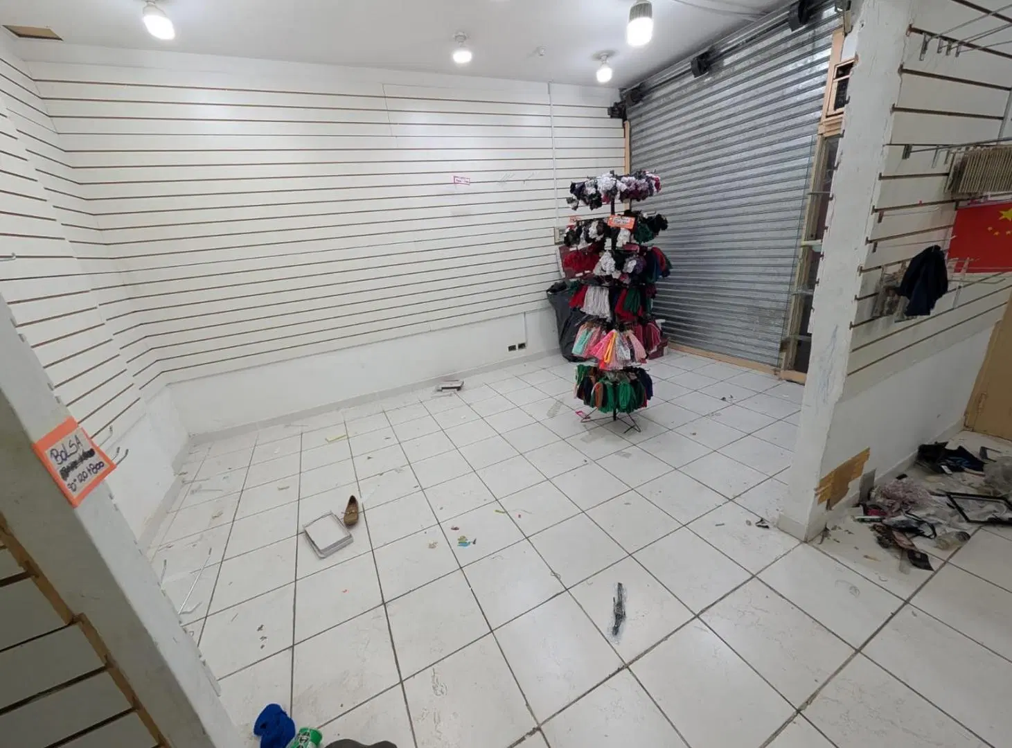 Local comercial en galeria, Once 4