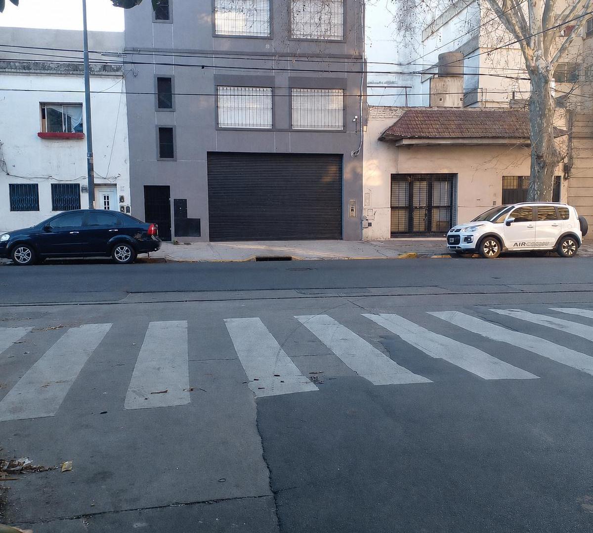 Argerich y Av. Gaona, Deposito 520mts² en 3 plantas