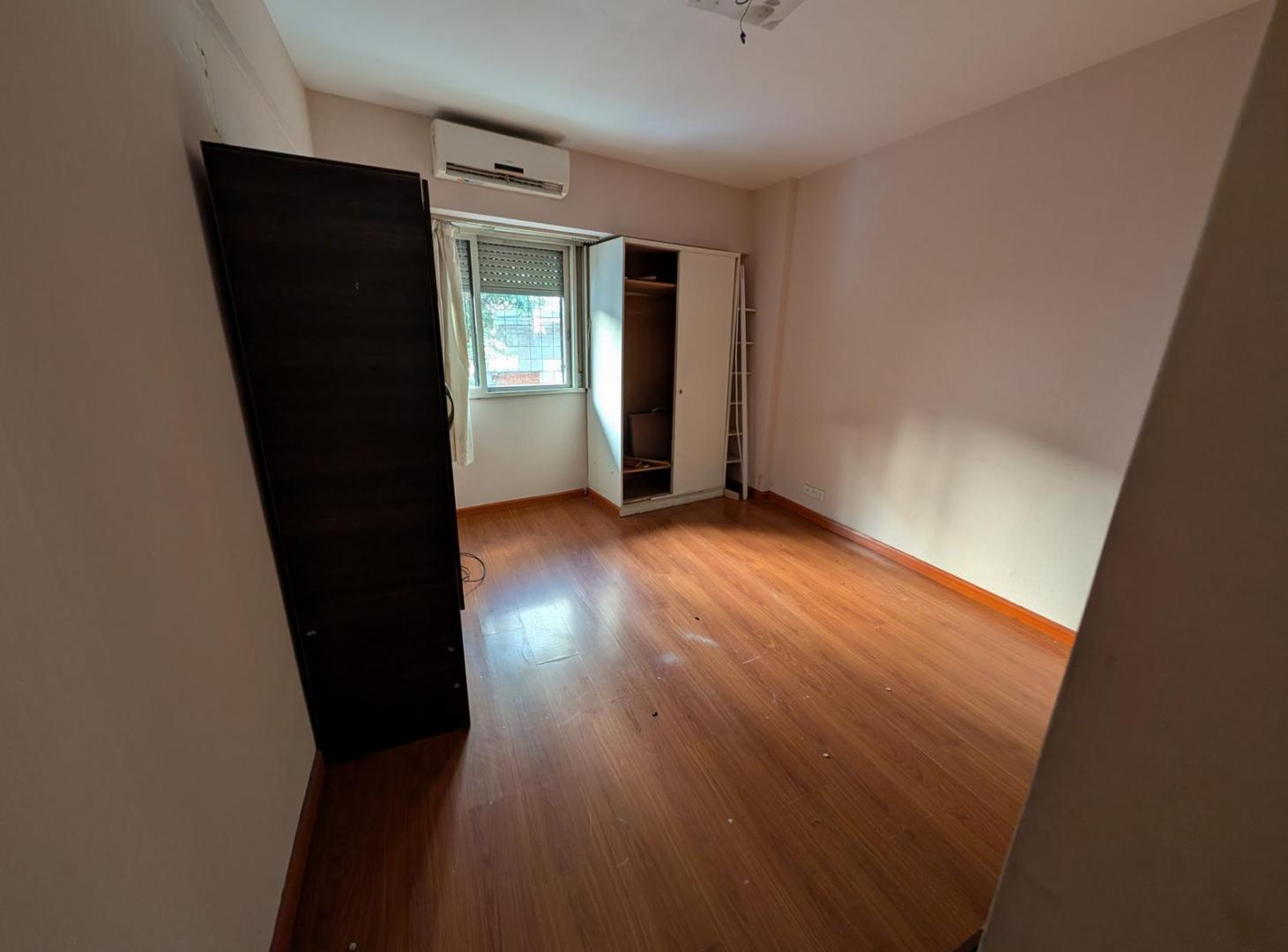 Foto de DEPARTAMENTO DE 4 AMBIENTES CON DEPENDENCIA Y COCHERA – BALVANERA, imagen 5
