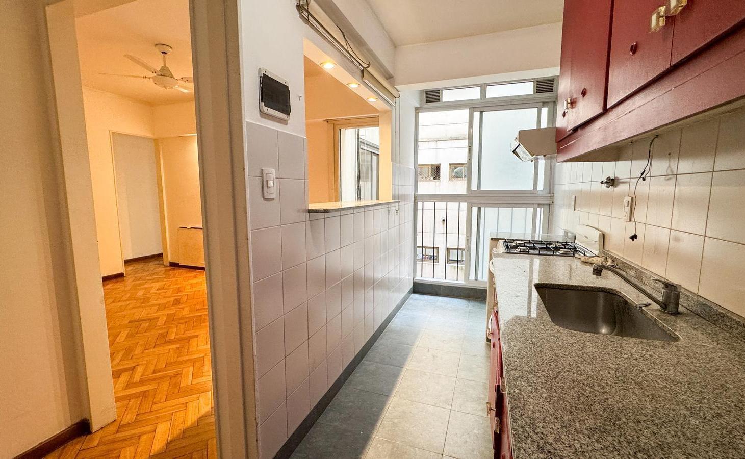 Foto de Lindo 2 Ambientes En Vidt Al 1900 – Cocina Con Barra Y Gran Guardado, imagen 5