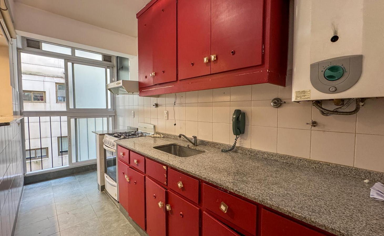 Foto de Lindo 2 Ambientes En Vidt Al 1900 – Cocina Con Barra Y Gran Guardado, imagen 4