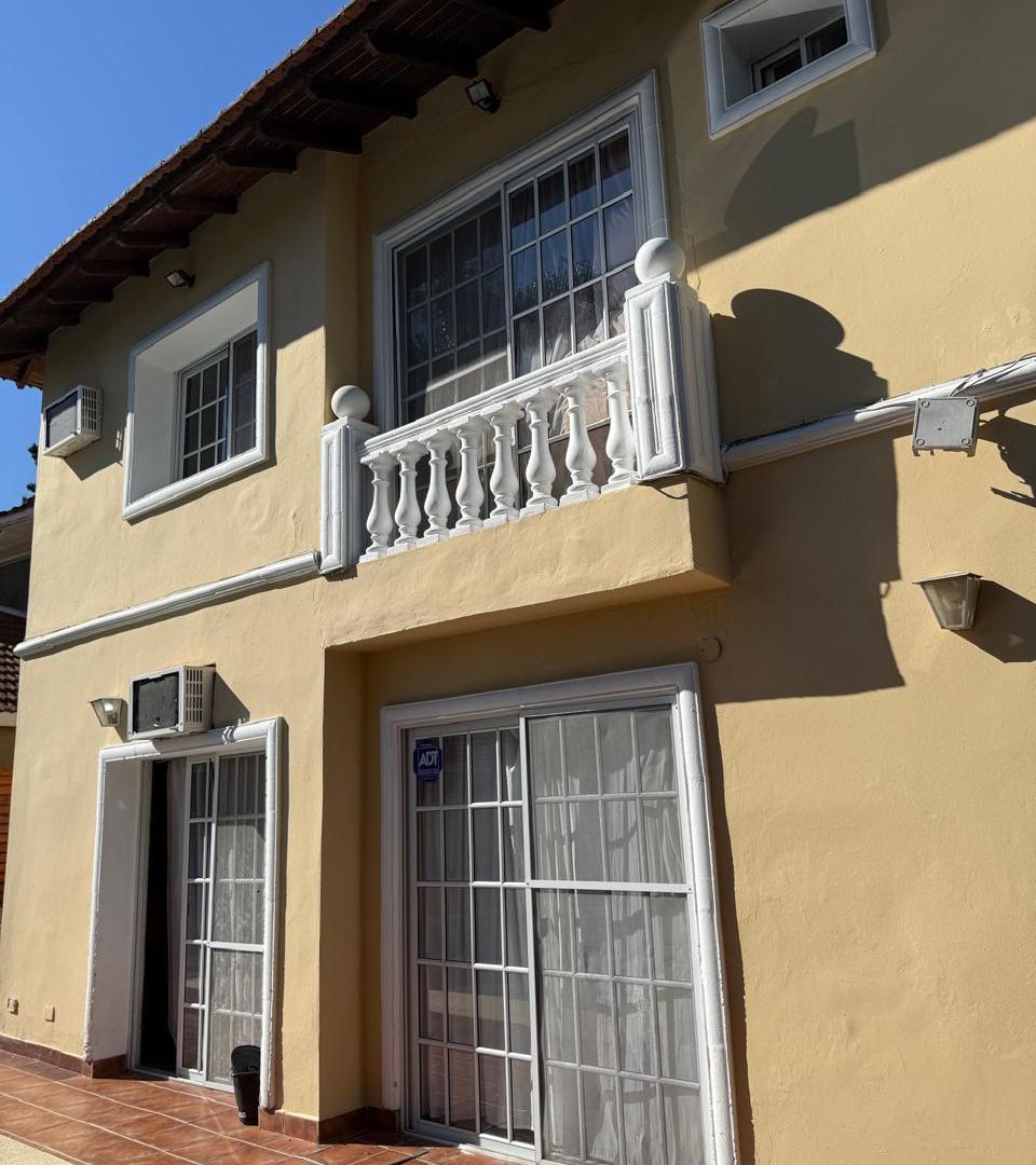 Country Club Maschwitz Chalet 2 plantas, 5 amb, coch, jdin, pisc. Amenities.