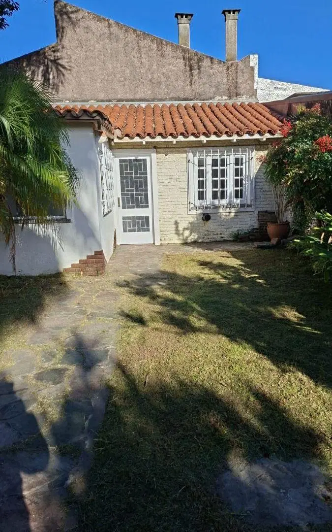 Hermoso chalet en dos plantas con cochera, ptio jdin parrilla y vivda multiuso al fdo 4