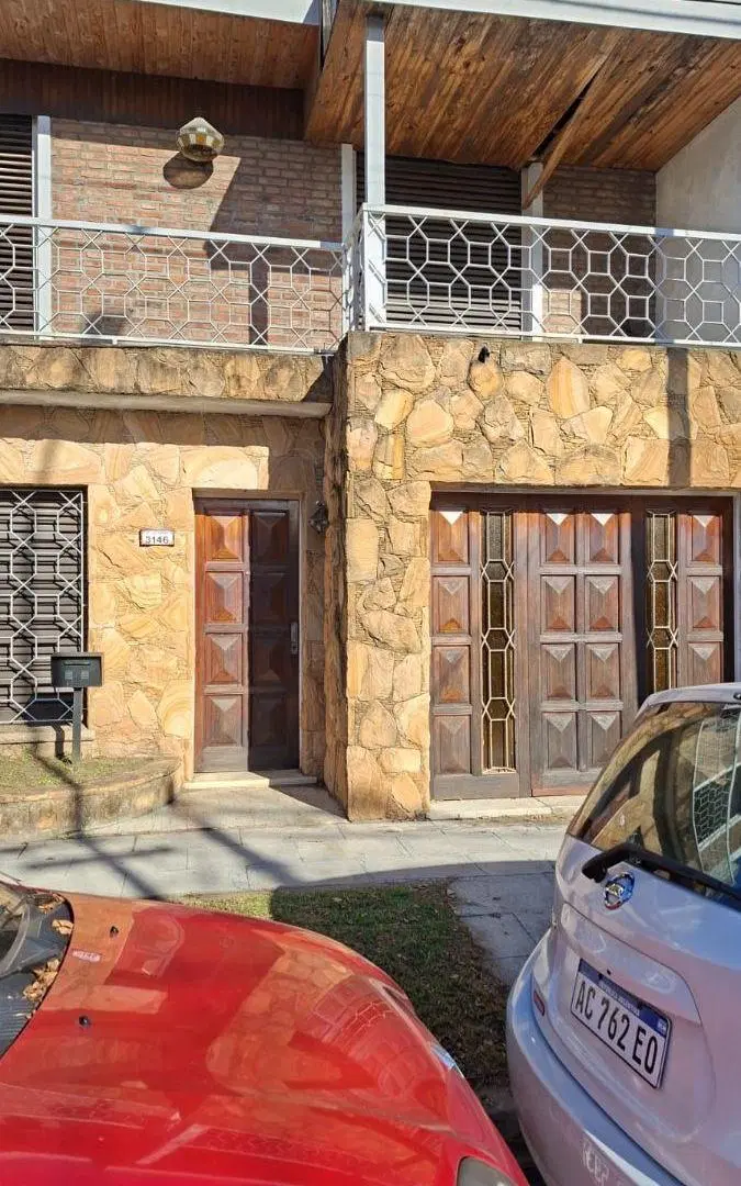 Hermoso chalet en dos plantas con cochera, ptio jdin parrilla y vivda multiuso al fdo 2