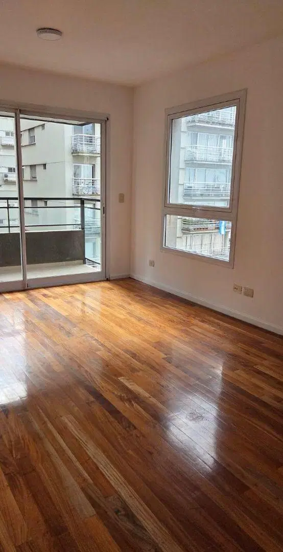 Excelente semipiso al fte, zona Isla. 3 amb c/ balcon corrido, coch y baul. SUM, parr, solarium 2