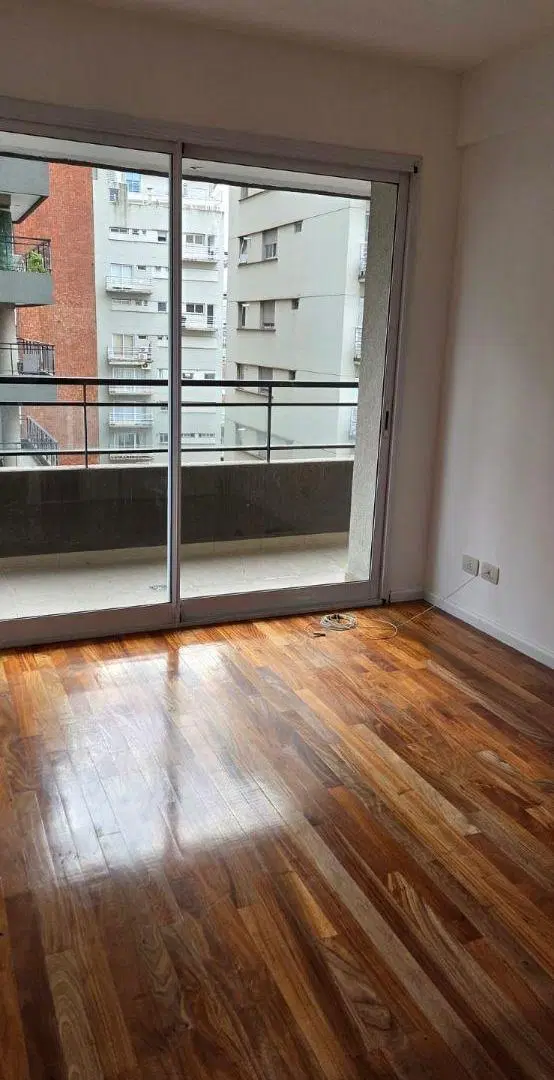 Excelente semipiso al fte, zona Isla. 3 amb c/ balcon corrido, coch y baul. SUM, parr, solarium 4