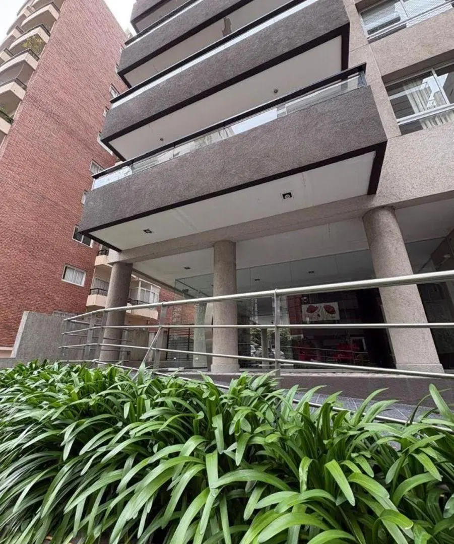 Excelente semipiso al fte, zona Isla. 3 amb c/ balcon corrido, coch y baul. SUM, parr, solarium 1