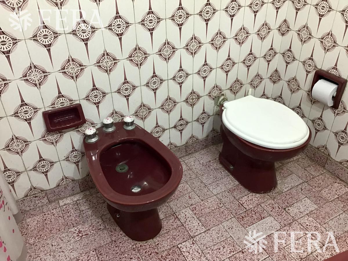 Venta Casa 6 Ambientes con Cochera, Patio con Parrilla y Terraza en Quilmes 4