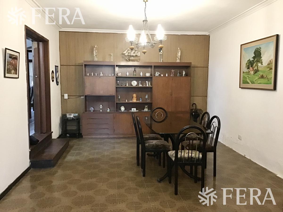 Venta Casa 6 Ambientes con Cochera, Patio con Parrilla y Terraza en Quilmes 5
