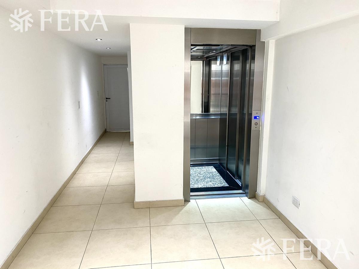 Foto de Venta de Departamento de 2 ambientes en Wilde con patio y cochera, imagen 2