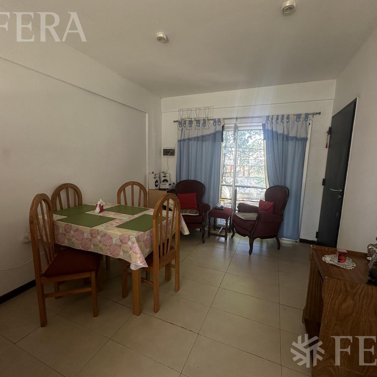 Venta departamento de 2 ambientes con balcón en Bernal