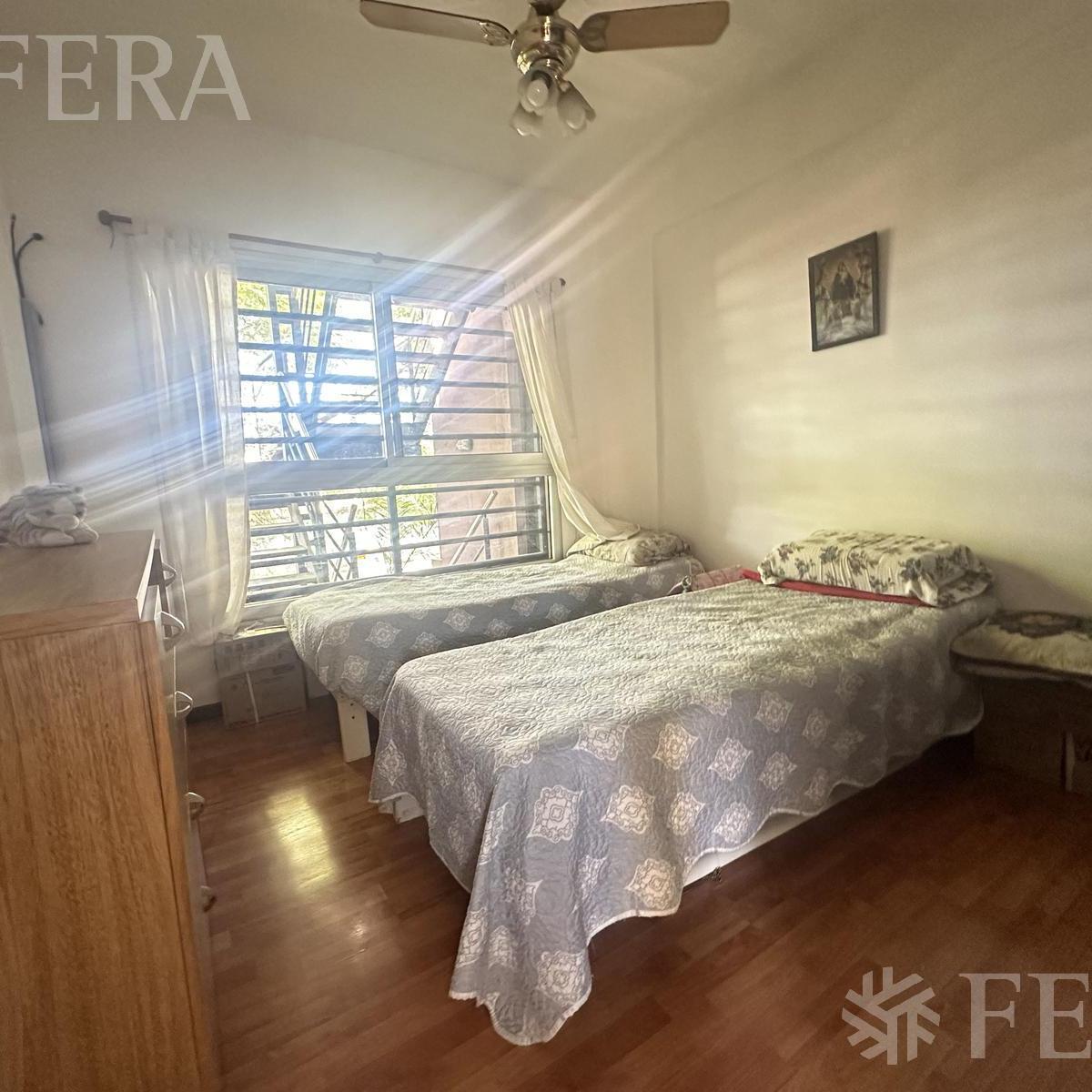 Foto de Venta departamento de 2 ambientes con balcón en Bernal, imagen 2