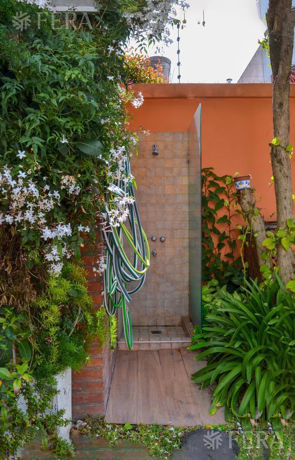 Venta Casa 5 Ambientes con Cochera y Piscina en Quilmes 2