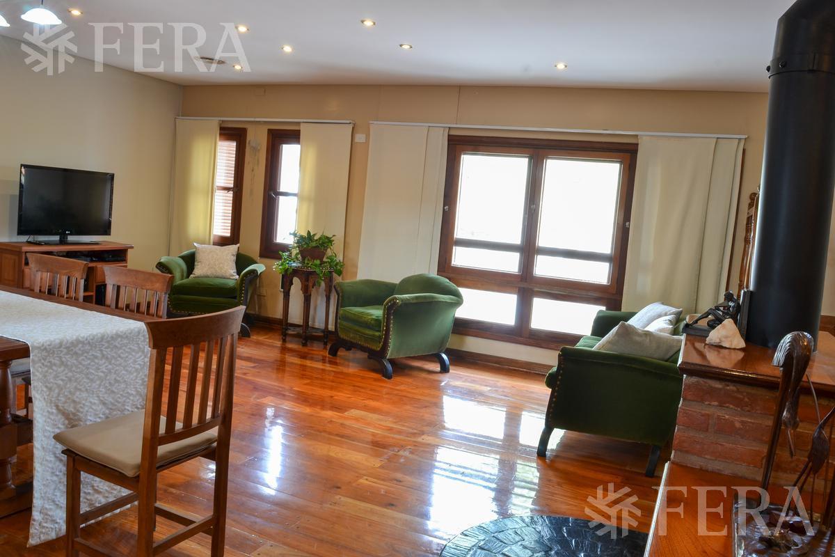Venta Casa 5 Ambientes con Cochera y Piscina en Quilmes 3