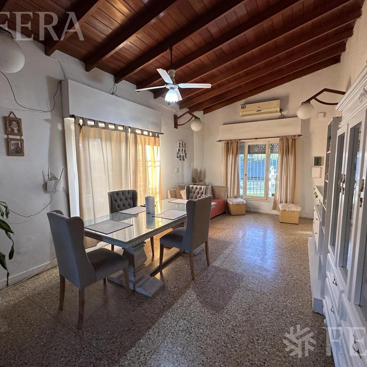 Foto de Venta de casa quinta de 3 ambientes con cochera y piscina en Moreno, imagen 2